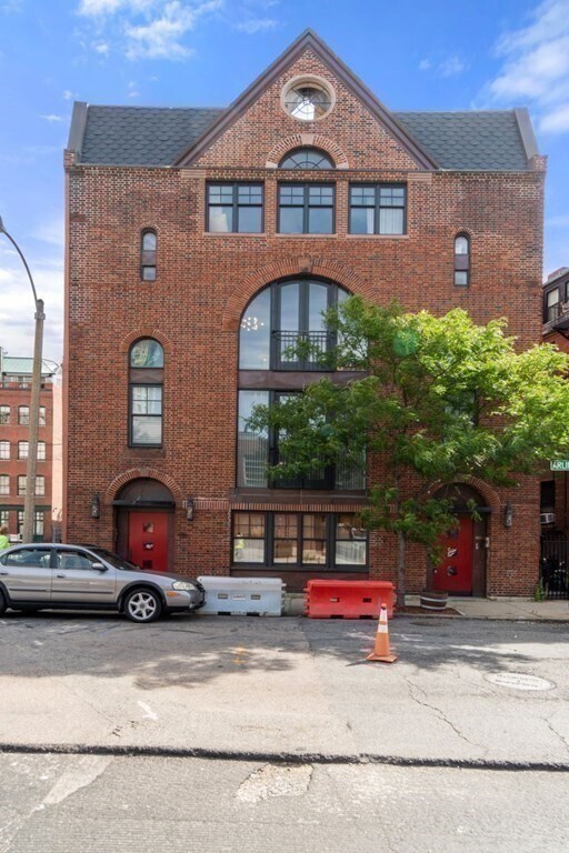 Building Photo - 136 Arlington St