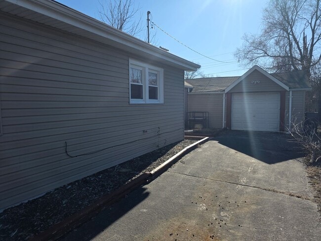 Building Photo - LIMITED TIME**1/2 OFF DEPOSIT**