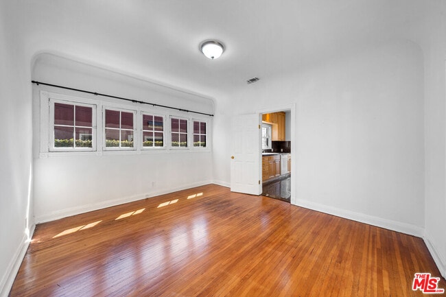 Building Photo - 107 S Lucerne Blvd