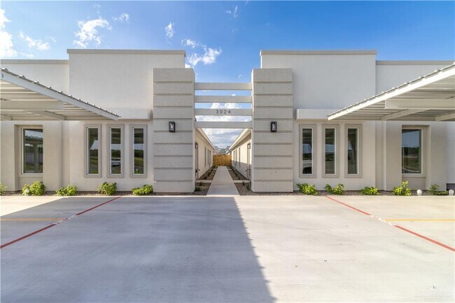 Primary Photo - 13 Stark Rd