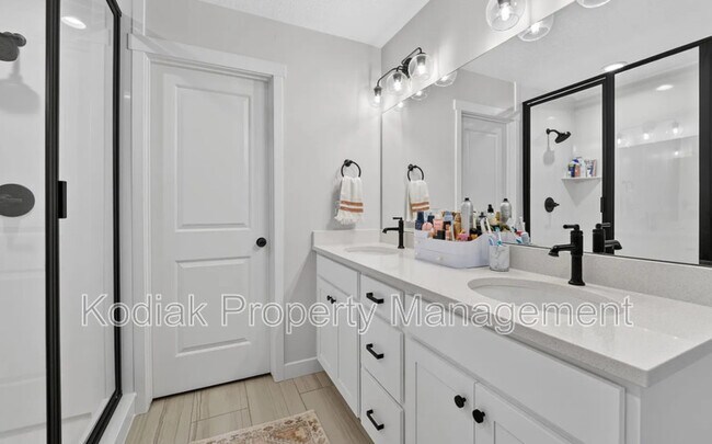 Building Photo - 979 Shoreline Dr