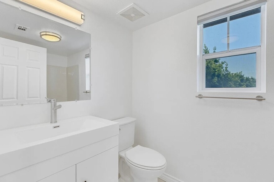 Building Photo - 140 Liberty St