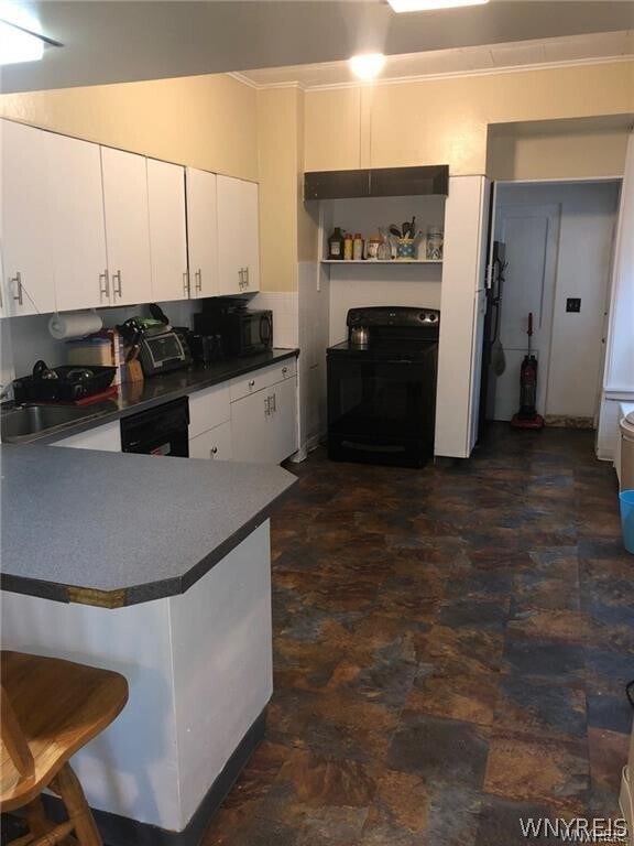 Building Photo - 581 Richmond Ave