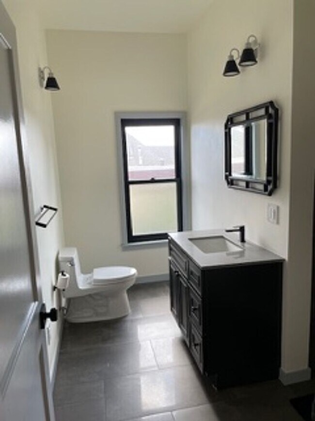 Building Photo - Please call Shami at (415) 225-2543 to sch...