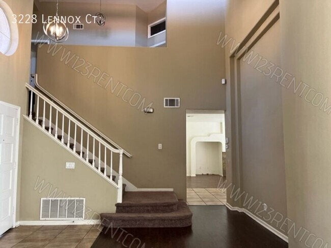 Building Photo - 3228 Lennox Ct