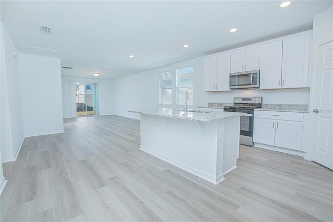 Building Photo - 2930 Sunstar Dr