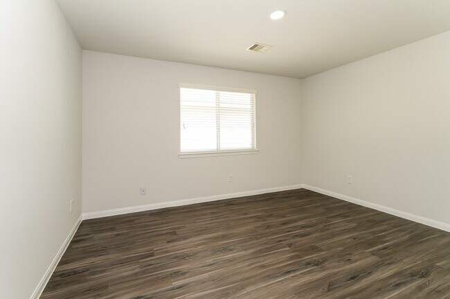 Building Photo - 5558 Latta Plantation Dr