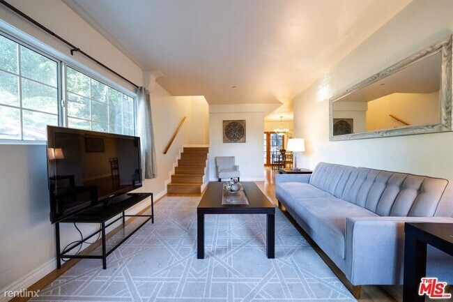 Building Photo - 2 br, 2 bath House - 8968 Wonderland Ave # 1