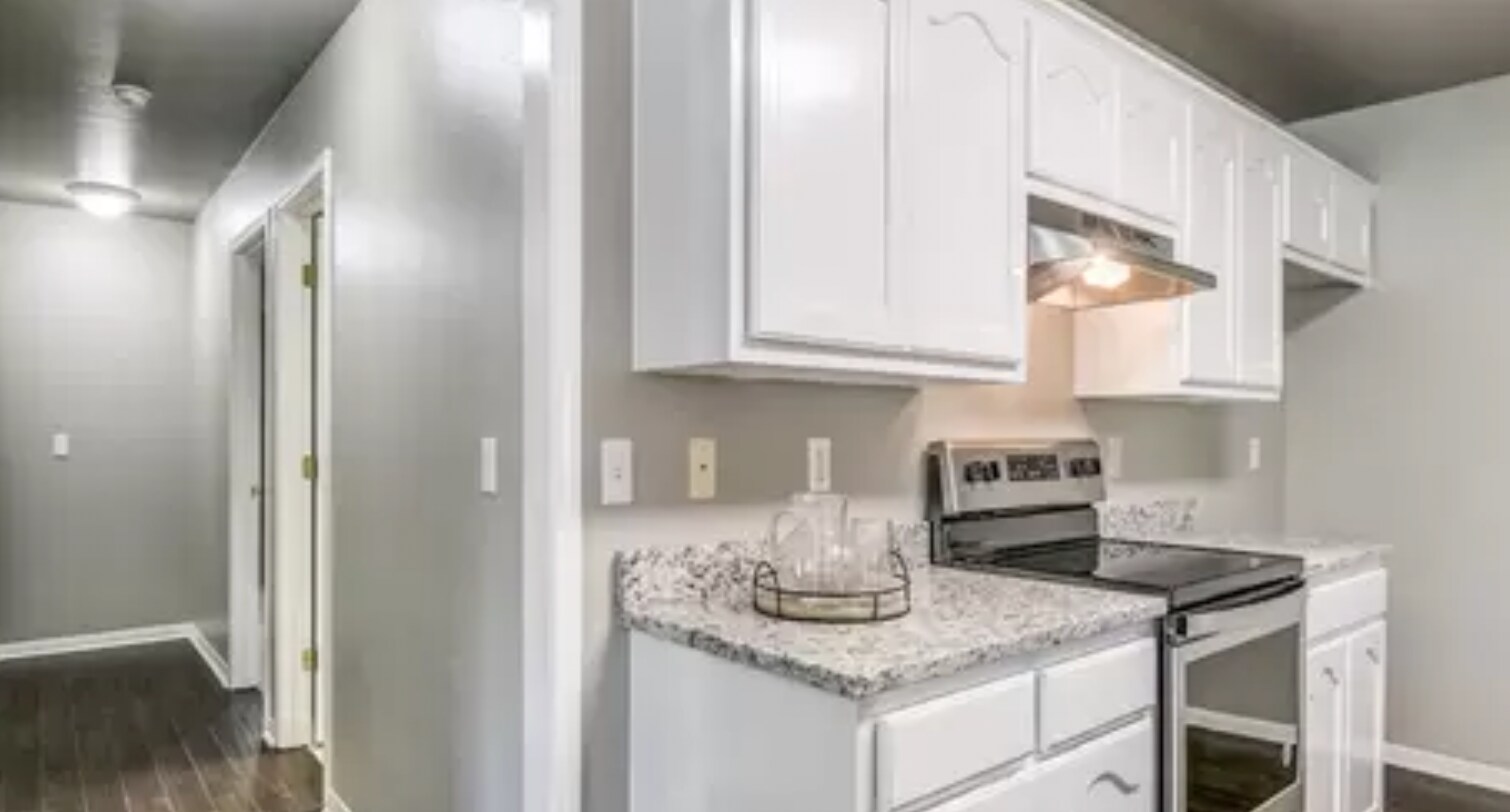 Building Photo - 2066 Bentwood Dr