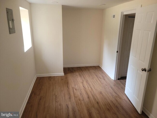 Building Photo - 532 Millshire Dr