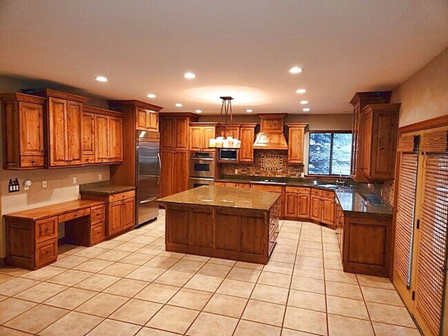 Building Photo - Beautiful Ranch Place Home