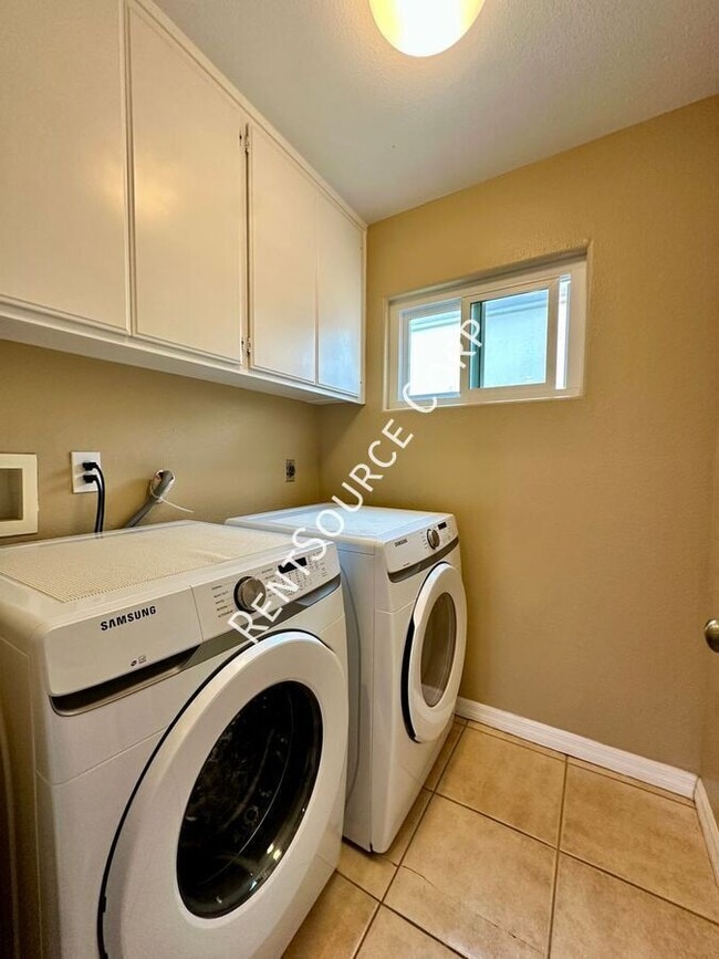 Building Photo - 25823 Dickens Ct