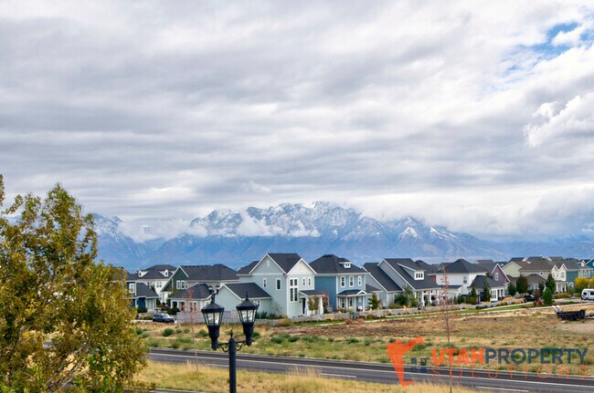 Building Photo - 5348 W South Jordan Pky