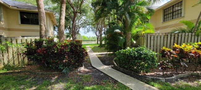 Building Photo - 2936 SW 22nd Cir