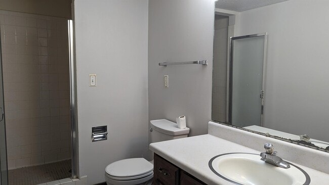 Building Photo - 16 Akokisa Dr