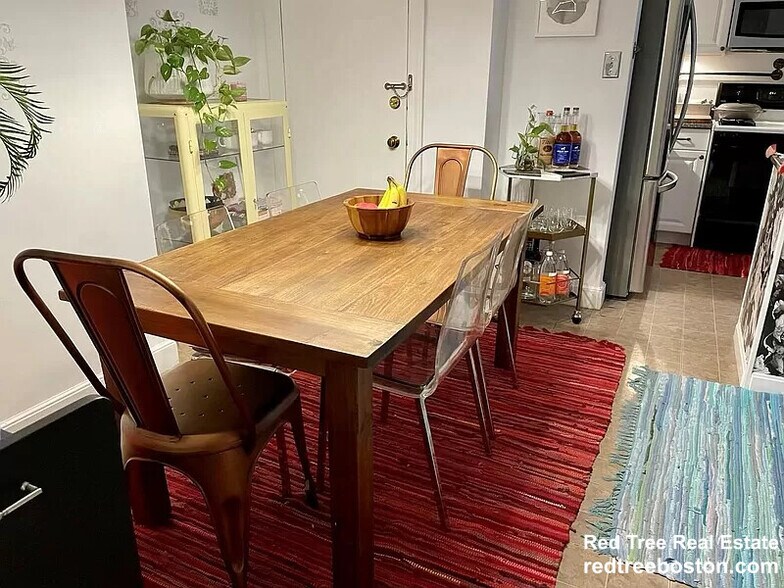 Building Photo - 31 Station St