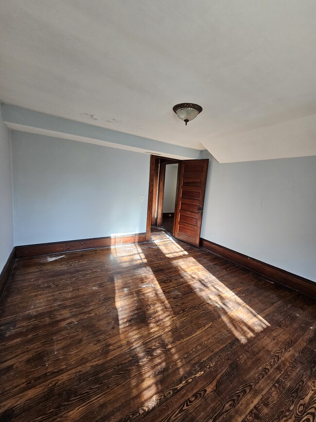 Building Photo - 920 N Church St