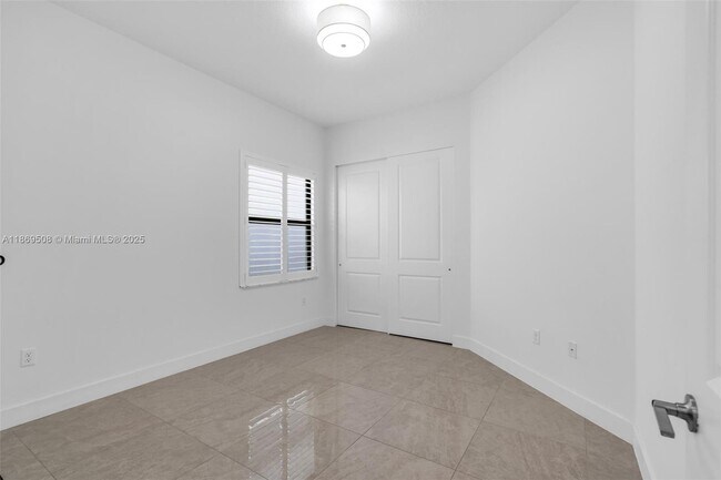 Building Photo - 4538 SW 173rd Ave