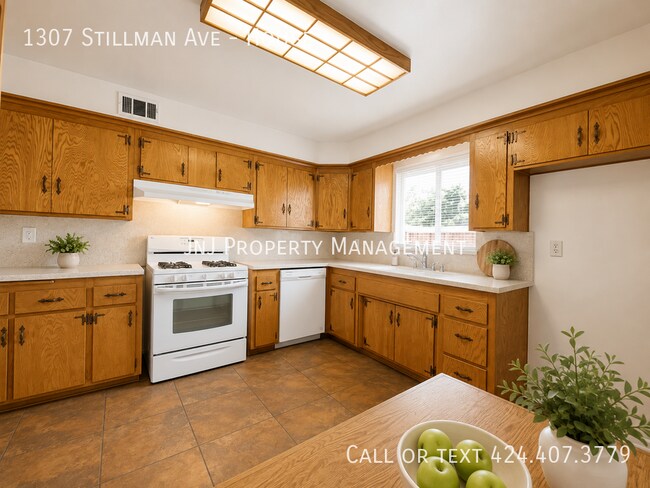 Building Photo - 1307 Stillman Ave
