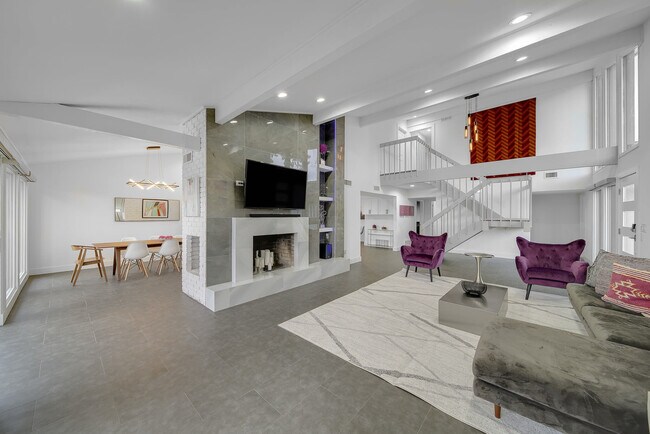 Building Photo - 313 Melorine Dr