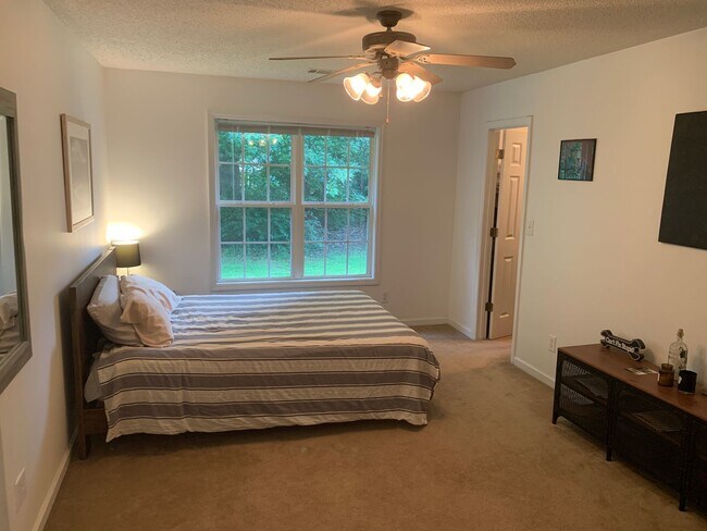 Building Photo - Charming Cherokee Mills Home!