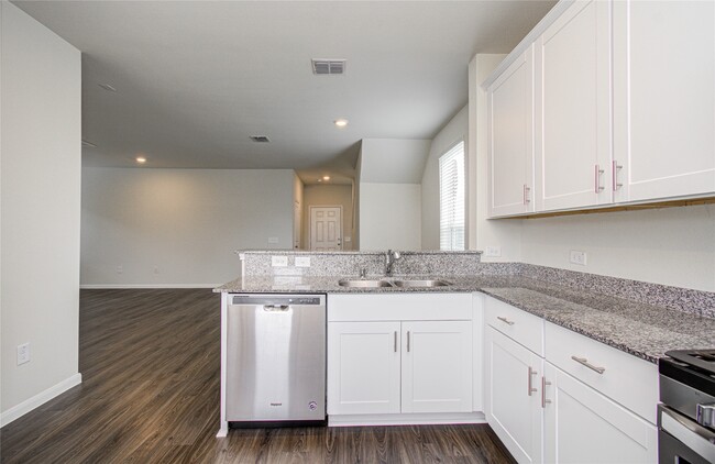 Building Photo - 6315 Lakeview Haven Dr