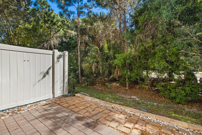 Building Photo - 9590 SW Purple Martin Way