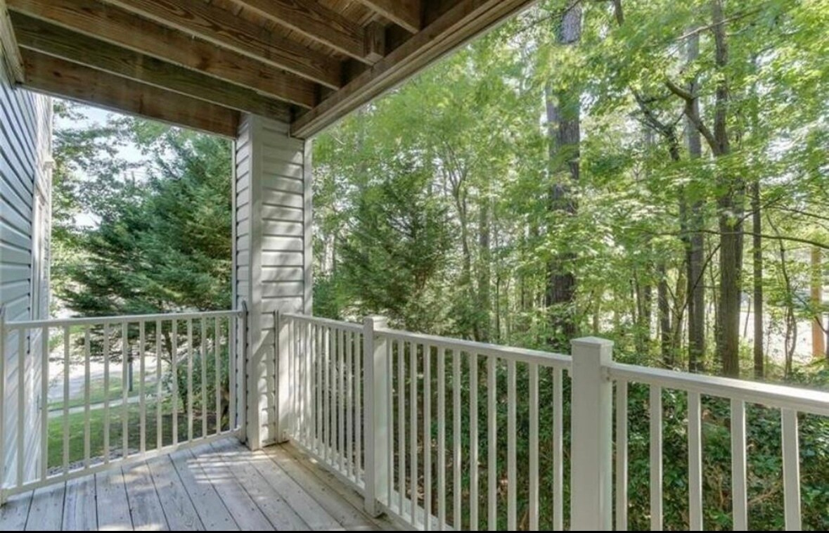 Building Photo - 900 Charnell Dr