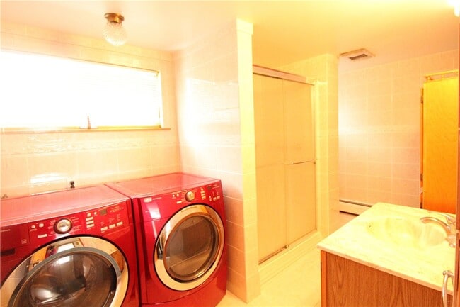 Building Photo - 213-215-215 Conhocton St