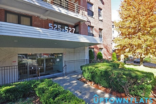Building Photo - 525 Riverdale Ave