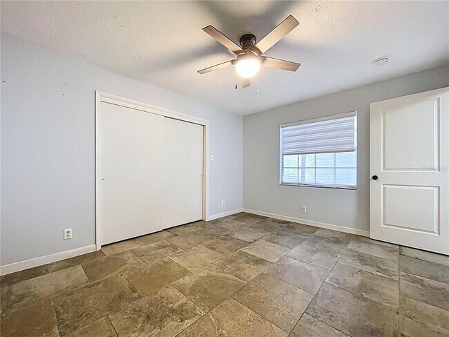 Building Photo - 1601 Riverhills Dr