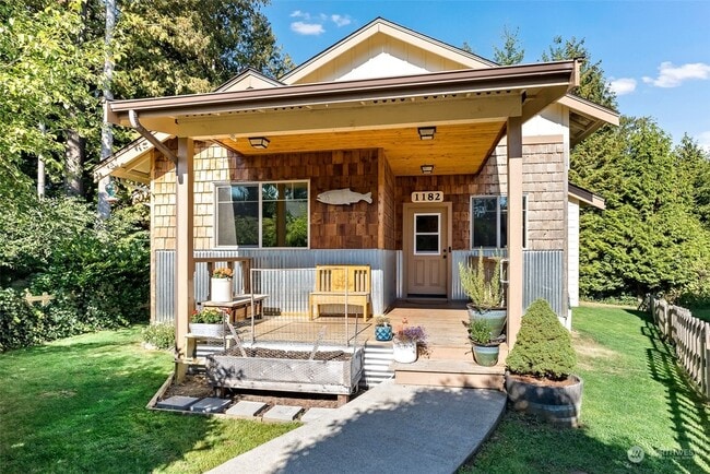 Building Photo - 1182 Hughes Ave