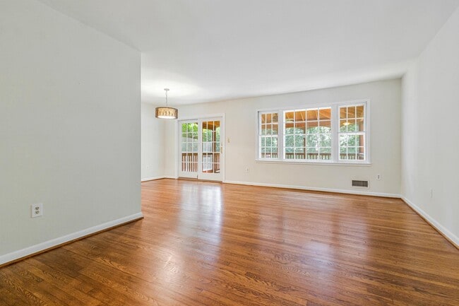 Building Photo - 4601 Wood Dr