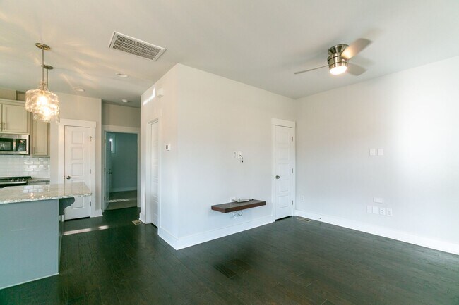 Building Photo - Beautiful 3 Bed/2.5 bath cottage in Chatham Park Available early September