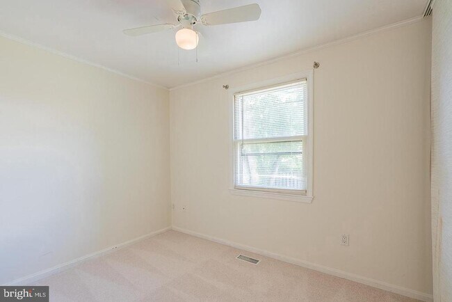 Building Photo - 3048 Silent Valley Dr