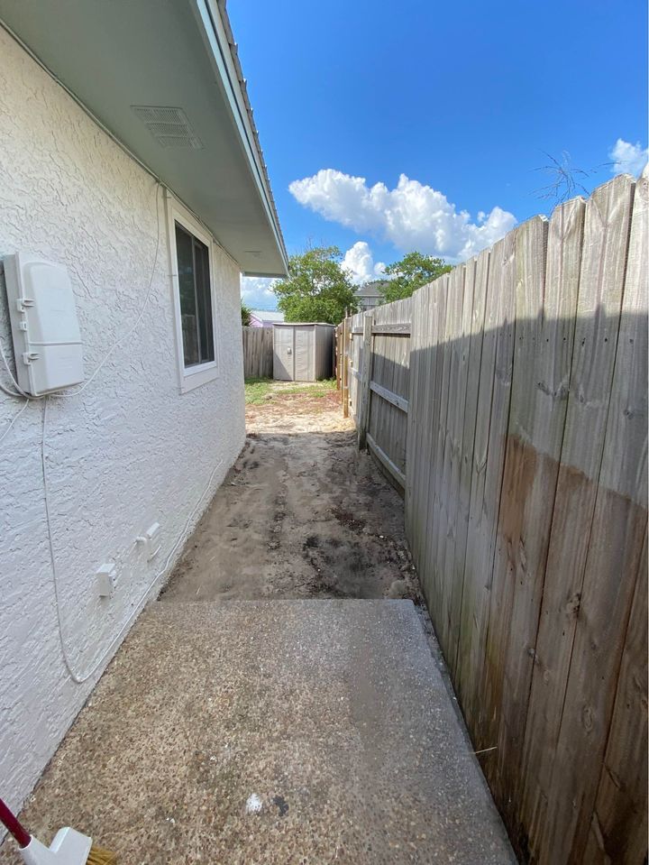 Building Photo - 5204 Beach Dr