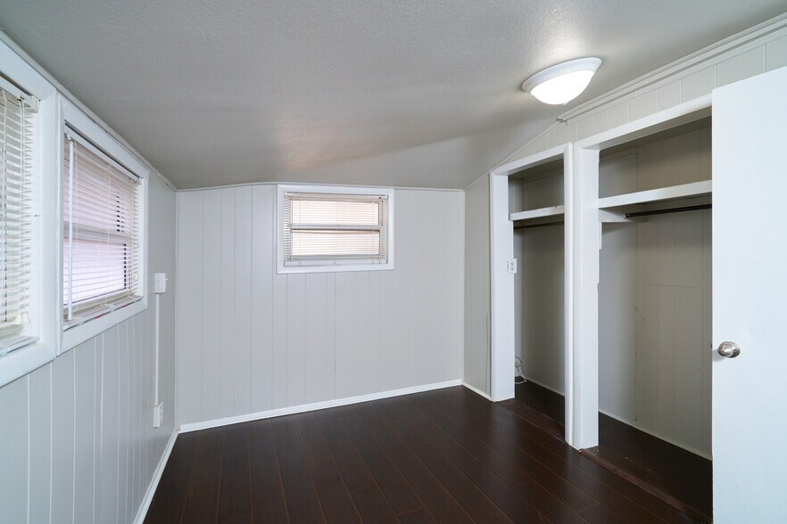 Building Photo - 1628 32nd Ave N