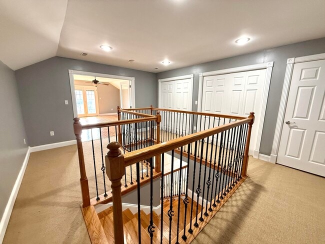 Building Photo - 98 Melrose Dr