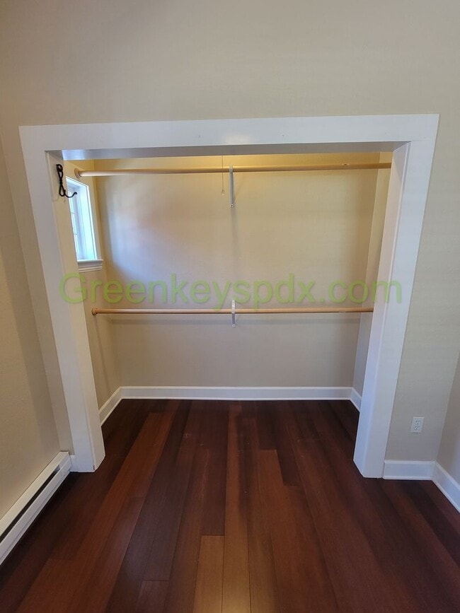 Building Photo - Amazing 1-Bedroom Unit in a Side-by-Side Duplex Near Hollywood District