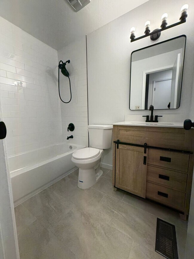 Building Photo - Spacious 3 Bed + Office, 2 Bath Single Family Home with a 2 Car Garage!