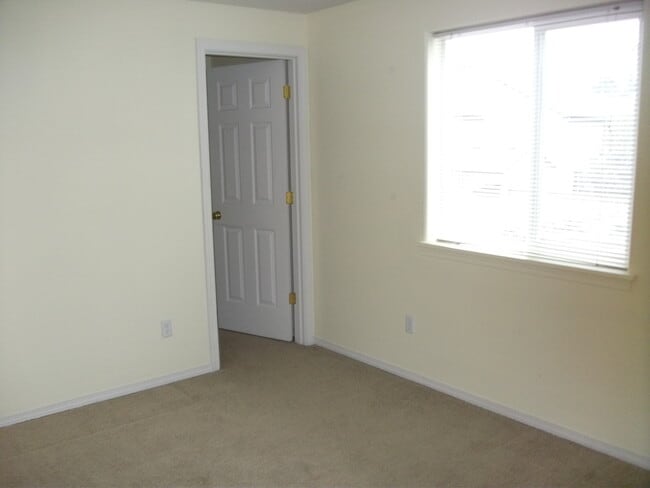 Building Photo - 15012 NE 68th Way