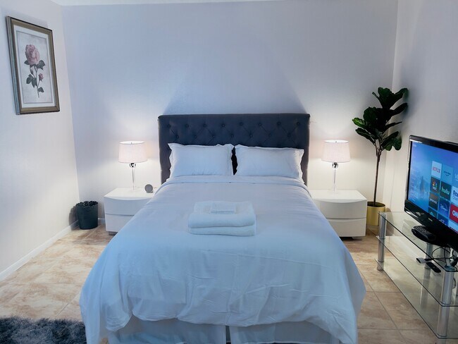 Building Photo - 64 Pine Track