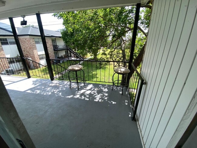 Building Photo - Apartament For Rent 1 bed / 1 bath