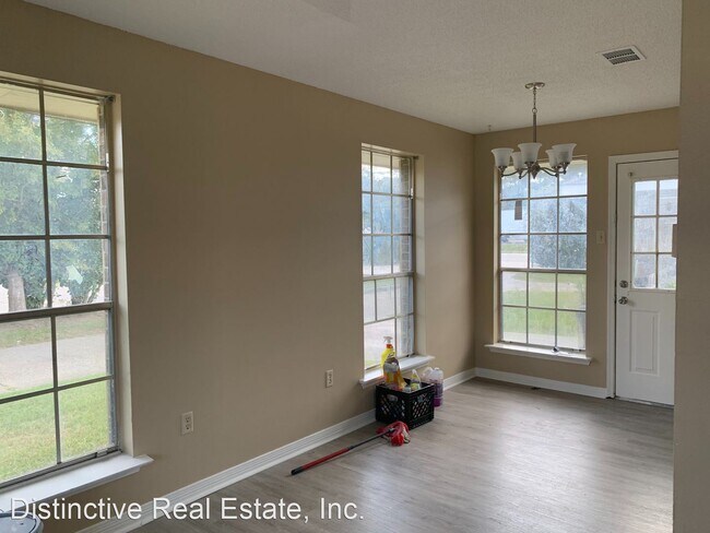 Building Photo - 3 br, 1.5 bath House - 104 Parkway North