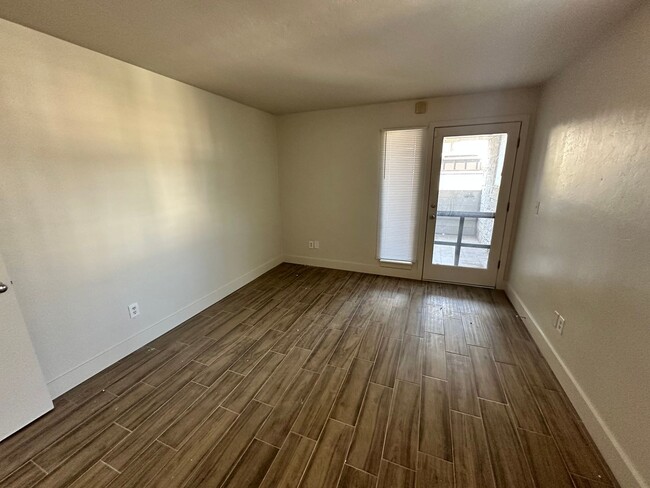 Building Photo - Cute 2 bed 1 bath Condo in Central OKC