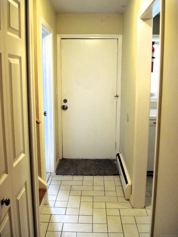 Building Photo - 11 Camelot Dr
