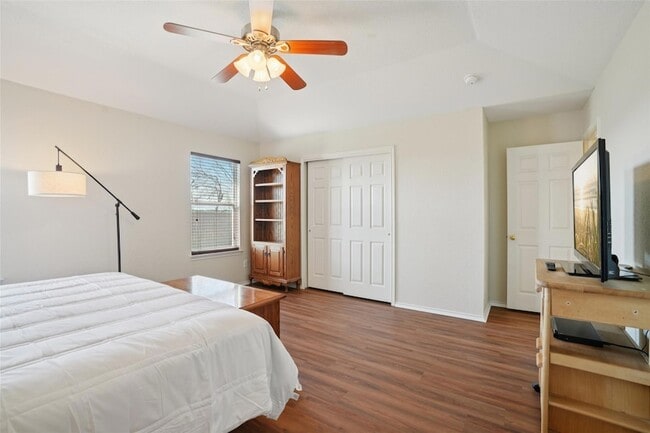 Building Photo - 410 S Water Ln