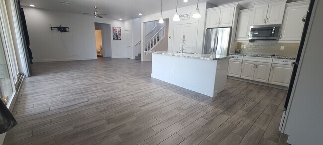 Building Photo - 4 Bedroom 3 Bathroom Upgrade Model Home