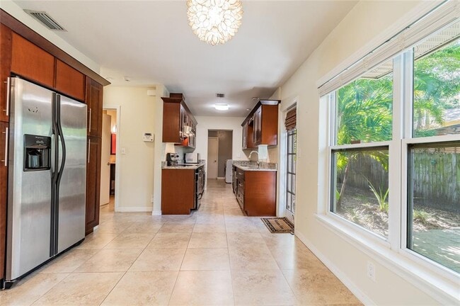 Building Photo - 303 Wildwood Way