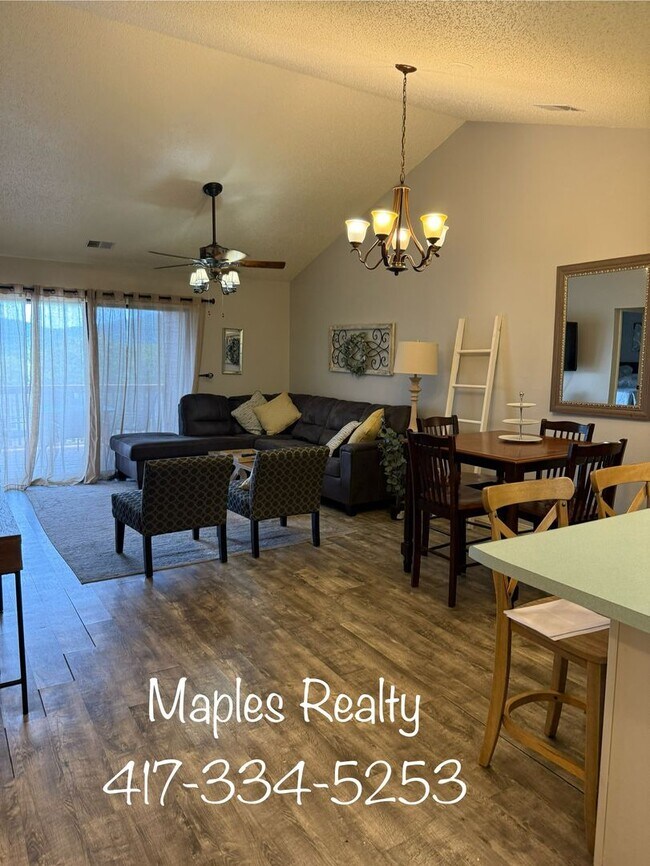 Building Photo - STUNNING 2 bedroom, 2 bathroom condo at Pointe Royale